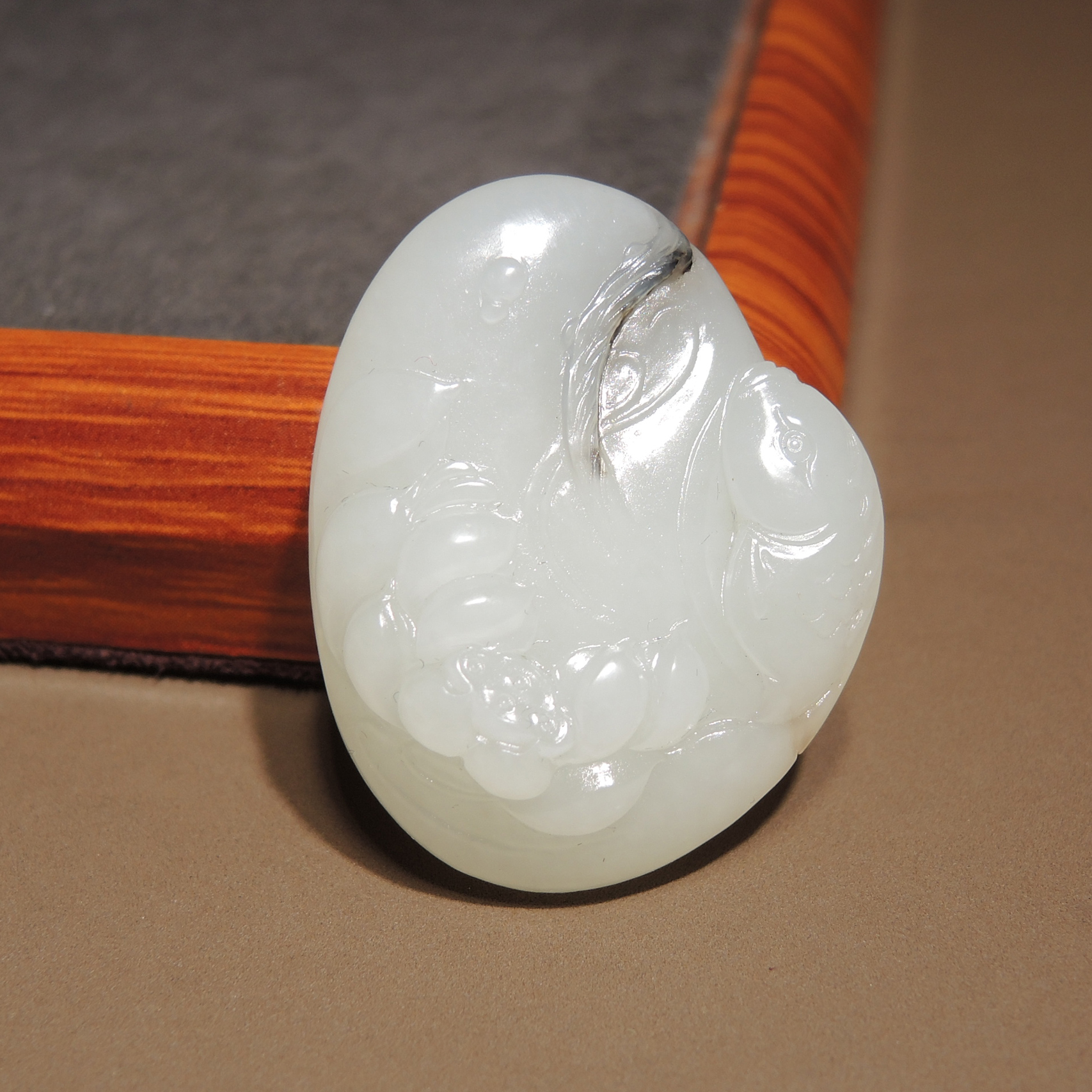 惊呆方言品牌和田玉特惠精品高脂糯黑皮白玉籽料莲花鱼吊坠挂件h2