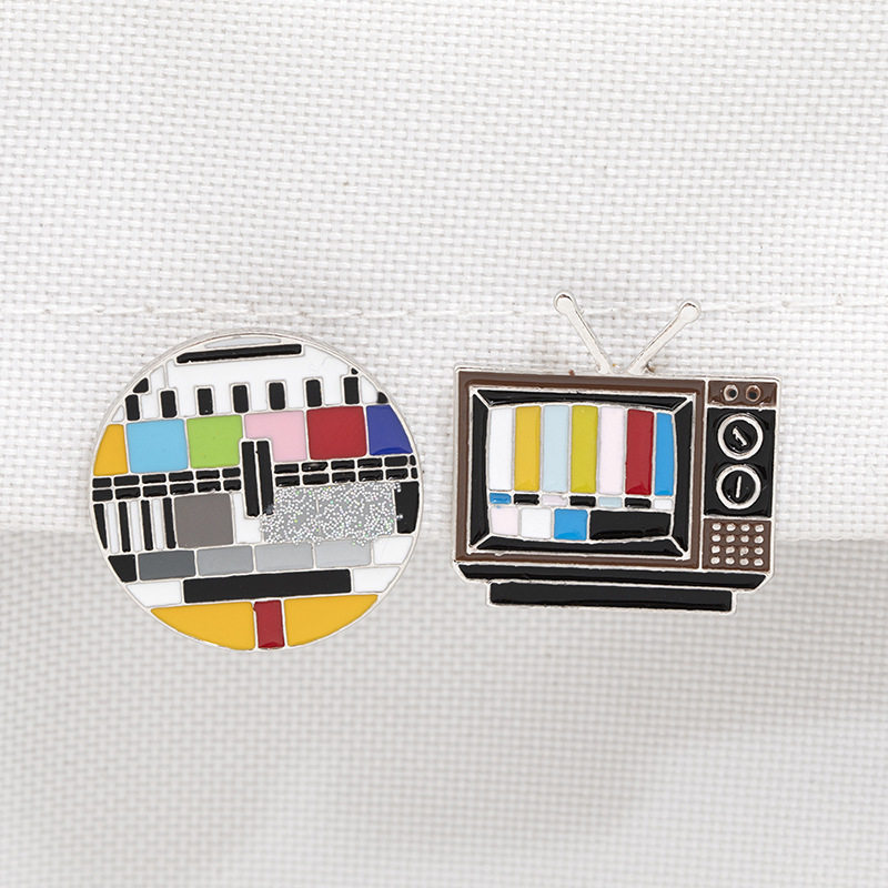 经典老式复古电视徽章 欧美无信号彩虹电视屏幕合金滴油胸针百搭