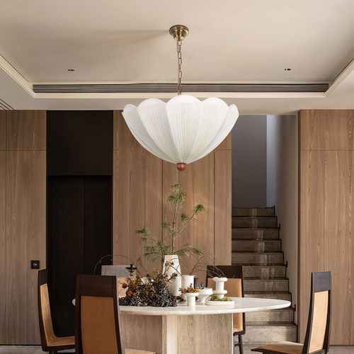 中古餐厅吊灯2025新款客厅主卧饭厅高级感奶油风艺术创意布艺灯具