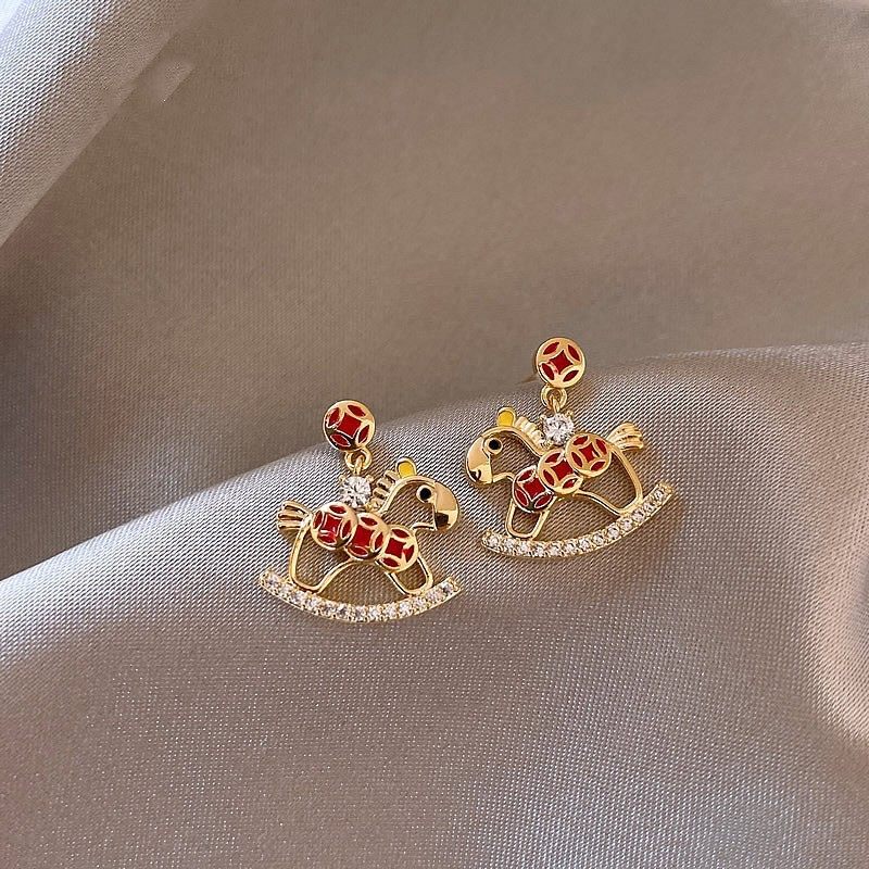 新年钱币木马微镶耳钉女2026年爆款马上有钱耳饰耳环马年过年新款,饰品/流行首饰/时尚饰品新,耳钉,淘宝优惠券,粉丝福利购,淘宝优惠卷