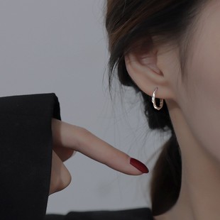 簡(jiǎn)約幾何莫比烏斯耳扣耳圈女高級(jí)感輕奢小眾圓圈耳環(huán)耳飾睡覺免摘