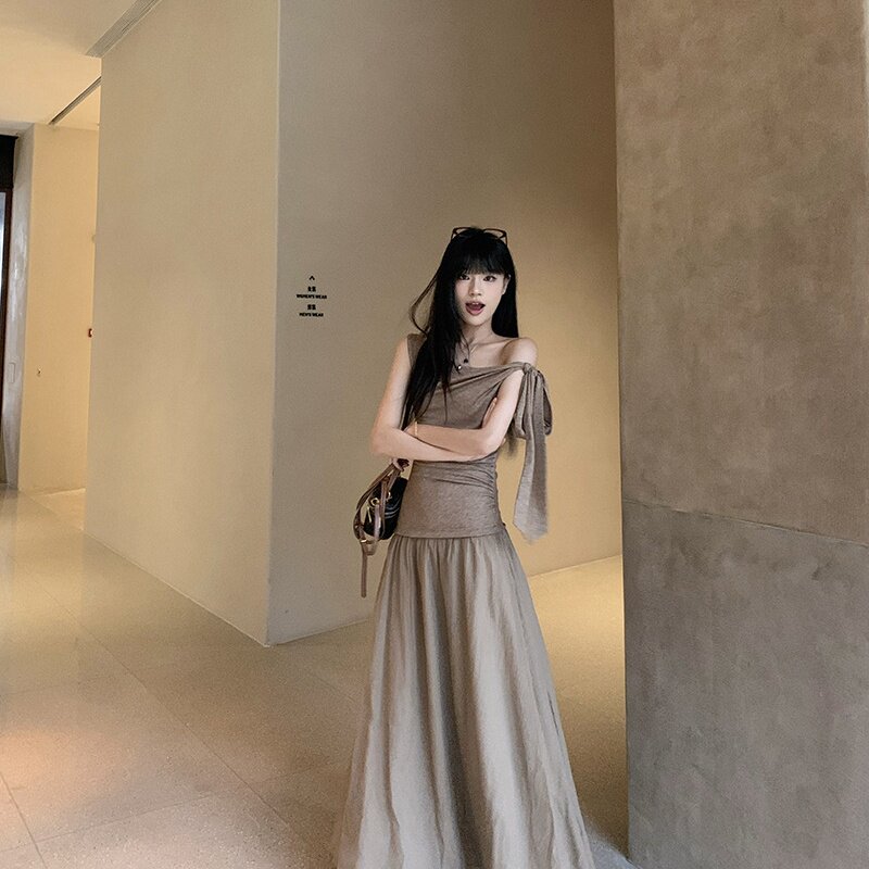 不规则绑带斜肩无袖连衣裙女夏季气质修身裙子设计感高腰a字长裙