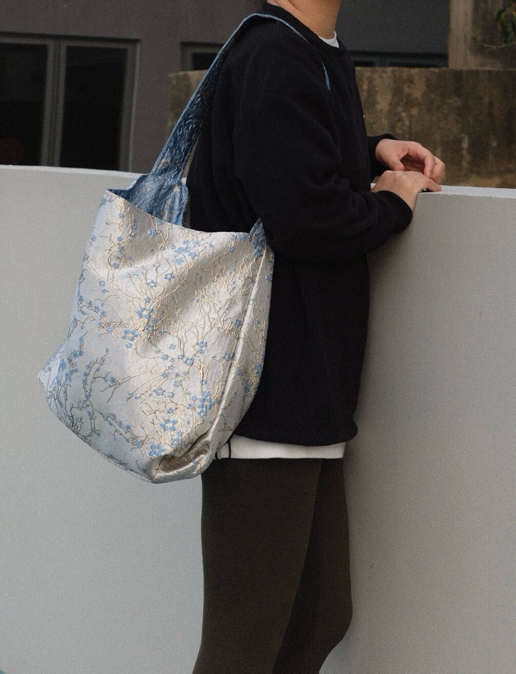 魚家两双面背蓝白金色提花小花植托特包