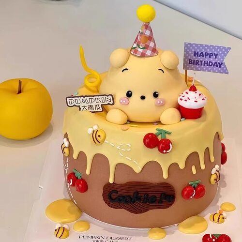 儿童生日可爱维尼熊蛋糕装饰摆件迷你毛球帽子HB插旗烘焙装扮插件