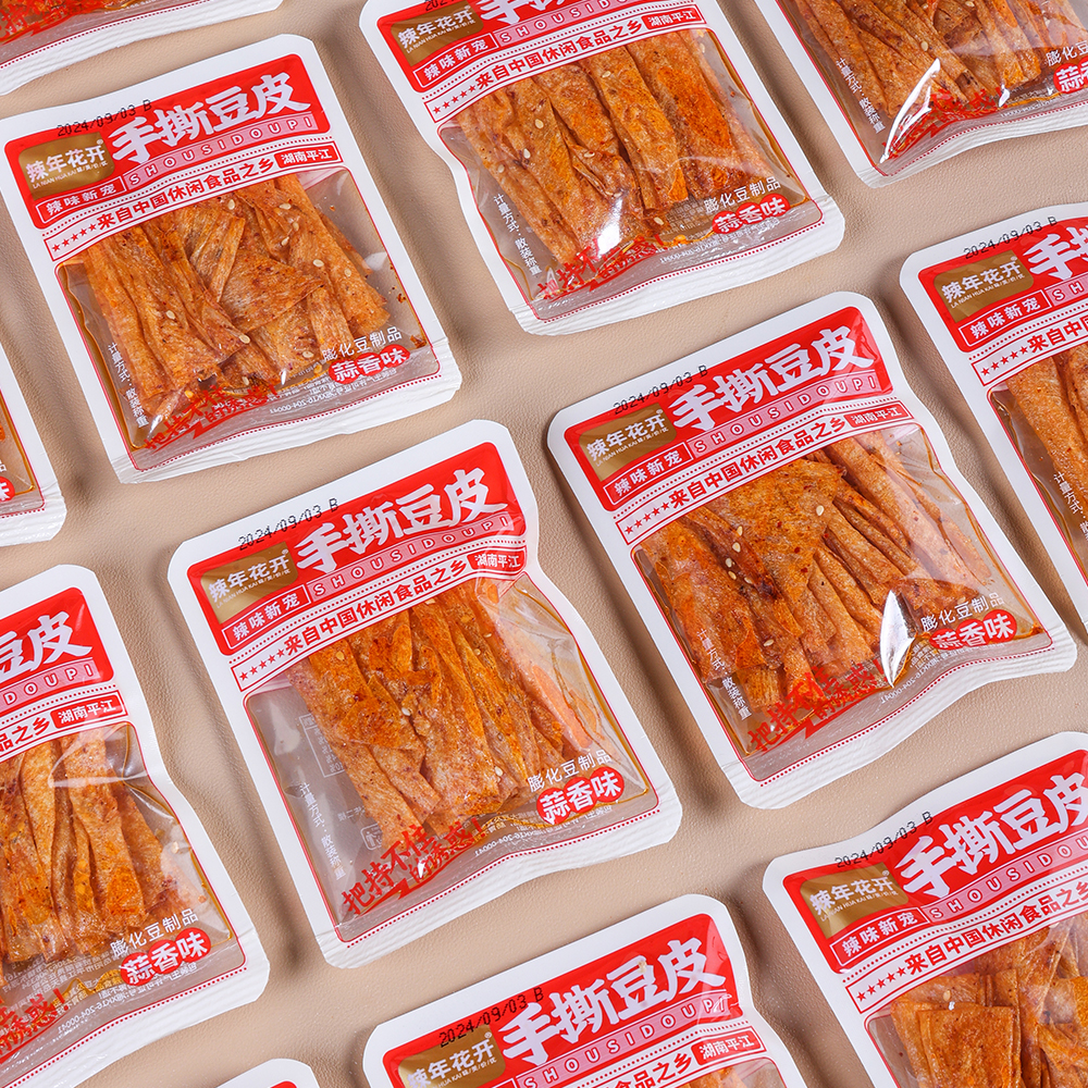手撕豆皮辣条儿时经典香辣大辣片