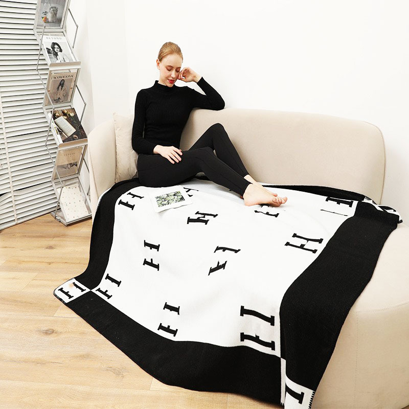 轻奢高级秋冬软绵绵半边绒毯加厚针织设计款盖毯午休披肩休闲绒毯