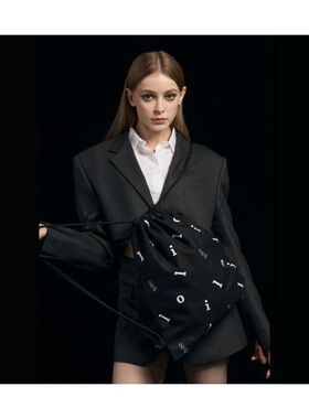 韩国代购直邮ILLIO男女休闲轻便百搭跳跃字母细绳肩带双肩帆布包