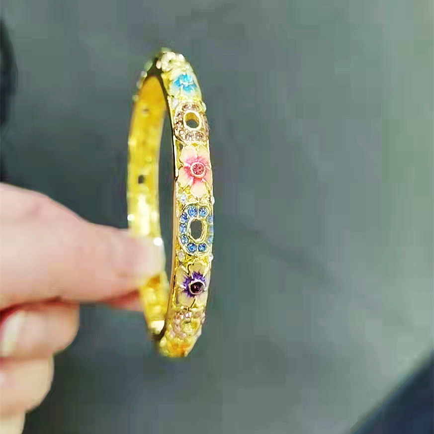 유행 베이징 팔찌 친구와 회사를 위한 선물로 새로운 베이징 칠보 합금 팔찌 중공 스타일 얇은 팔찌