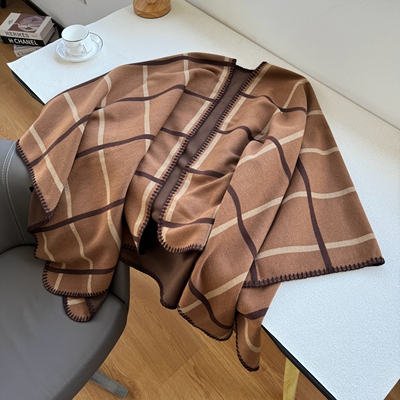 意大利轻奢羊毛混纺斗篷式大披肩