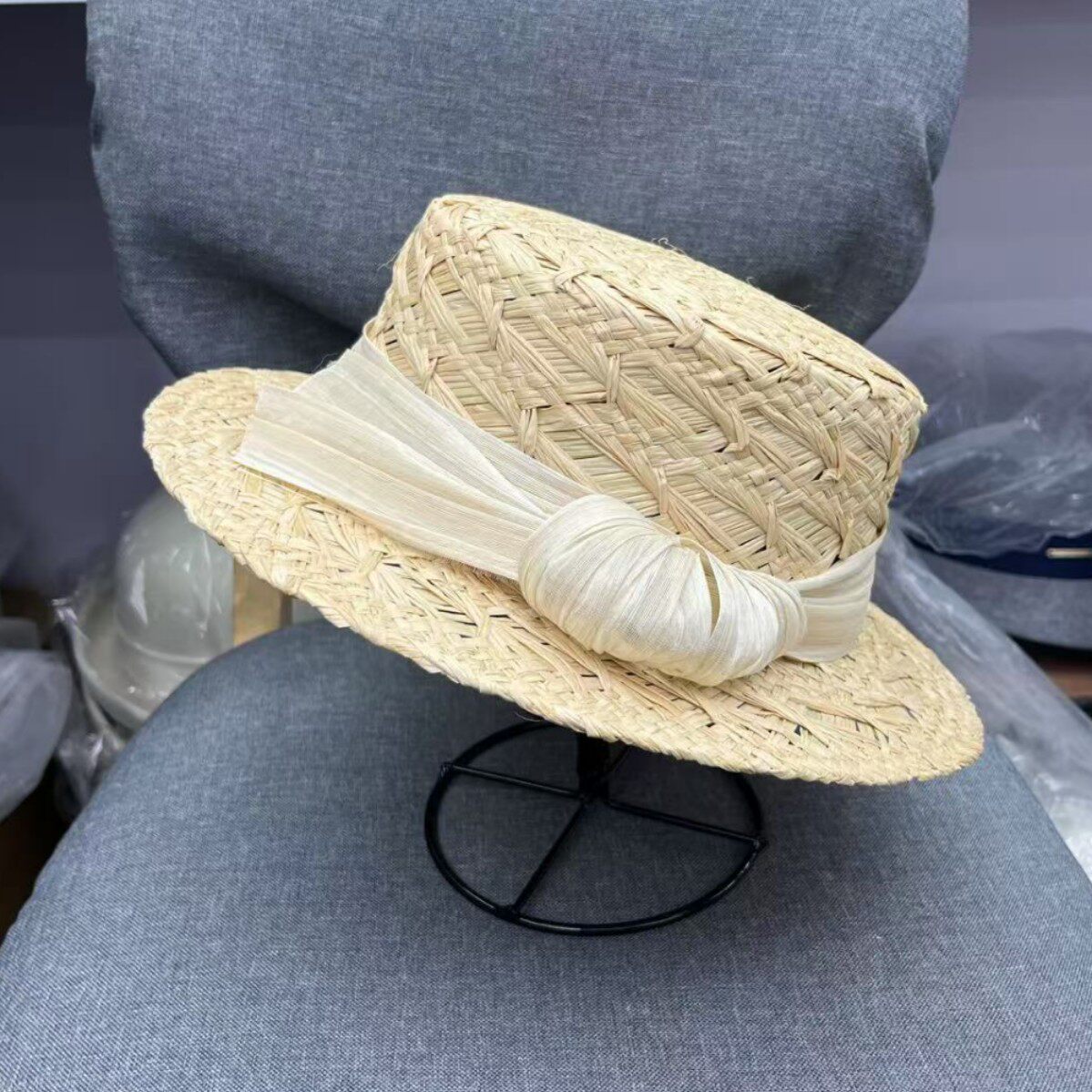 高端轻奢真丝麻装饰法式赫本风防晒拉菲草平顶草帽女夏季出游礼帽