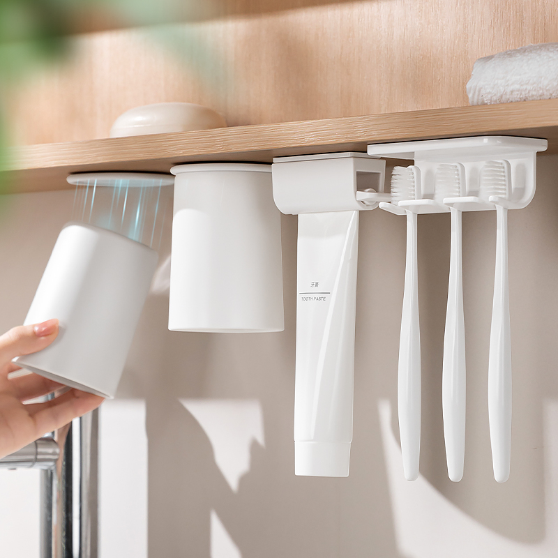 镜柜磁吸漱口杯倒挂沥水