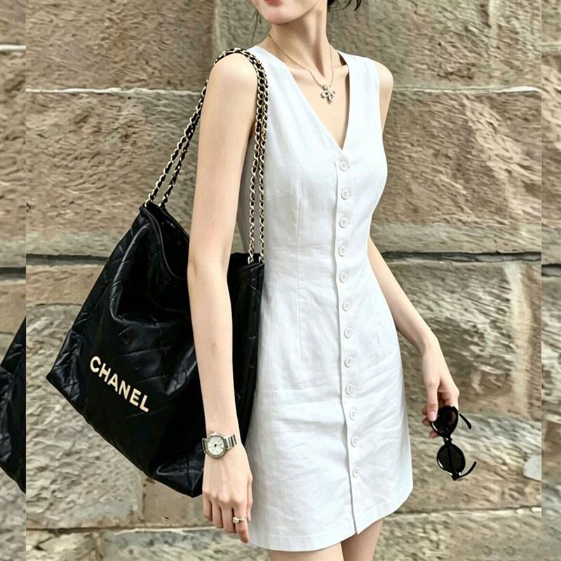 韩版白色无袖连衣裙女2026夏季单排扣V领收腰显瘦小个子背心短裙