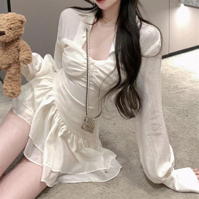 甜辣妹长袖衬衫连衣裙女春秋纯欲纯色方口领褶皱收腰显瘦蓬蓬短裙