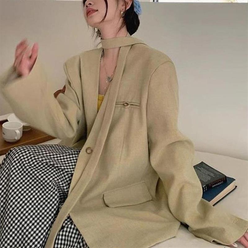 2026年春秋季新款百搭休闲慵懒风v领西装外套女款宽松西服上衣潮