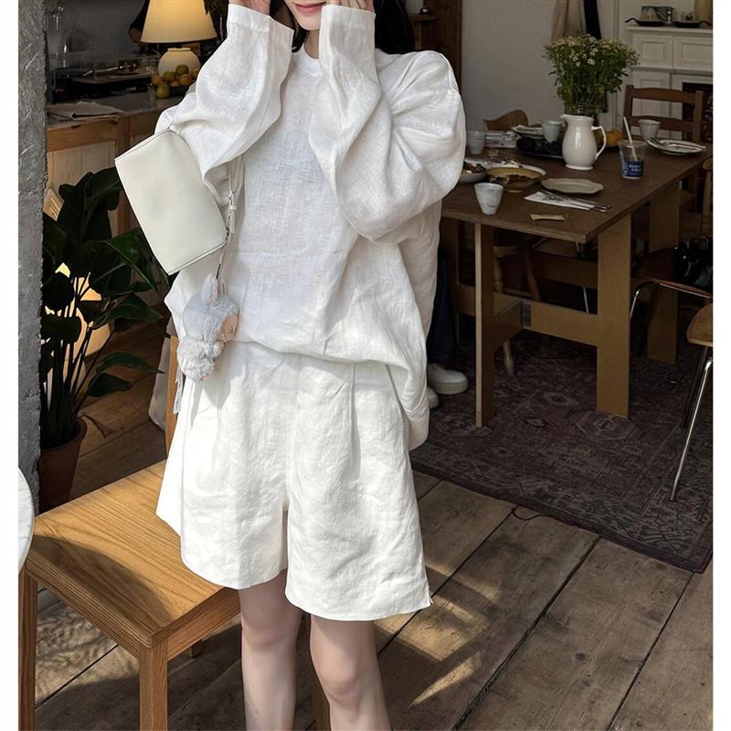 2026超火巨好看的白色套装女夏极简松弛感防晒上衣短裤两件套潮