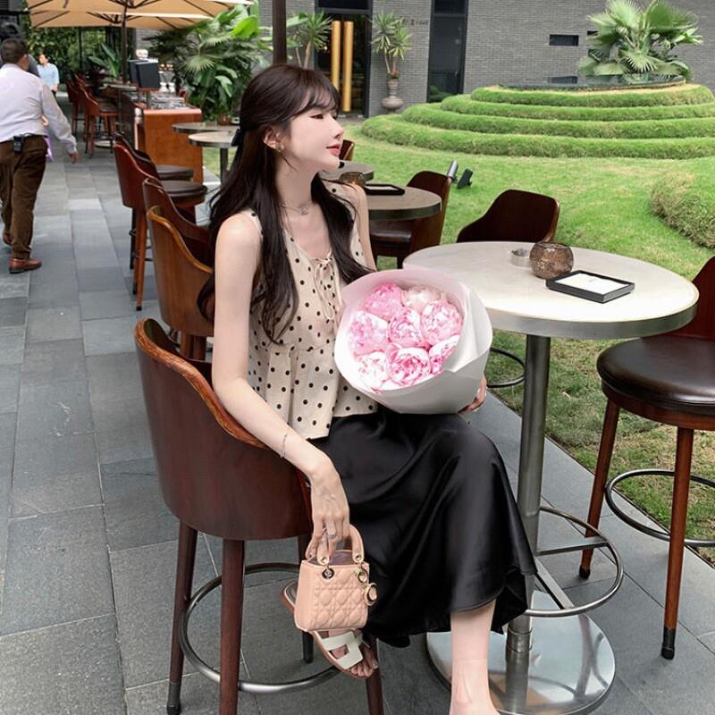 2026年夏季韩版波点上衣女无袖短款V领荷叶边吊带背心鱼尾裙套装