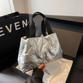 欧美时尚 2025新款 银色轻奢包包便携休闲百搭大容量潮流女包妈妈包