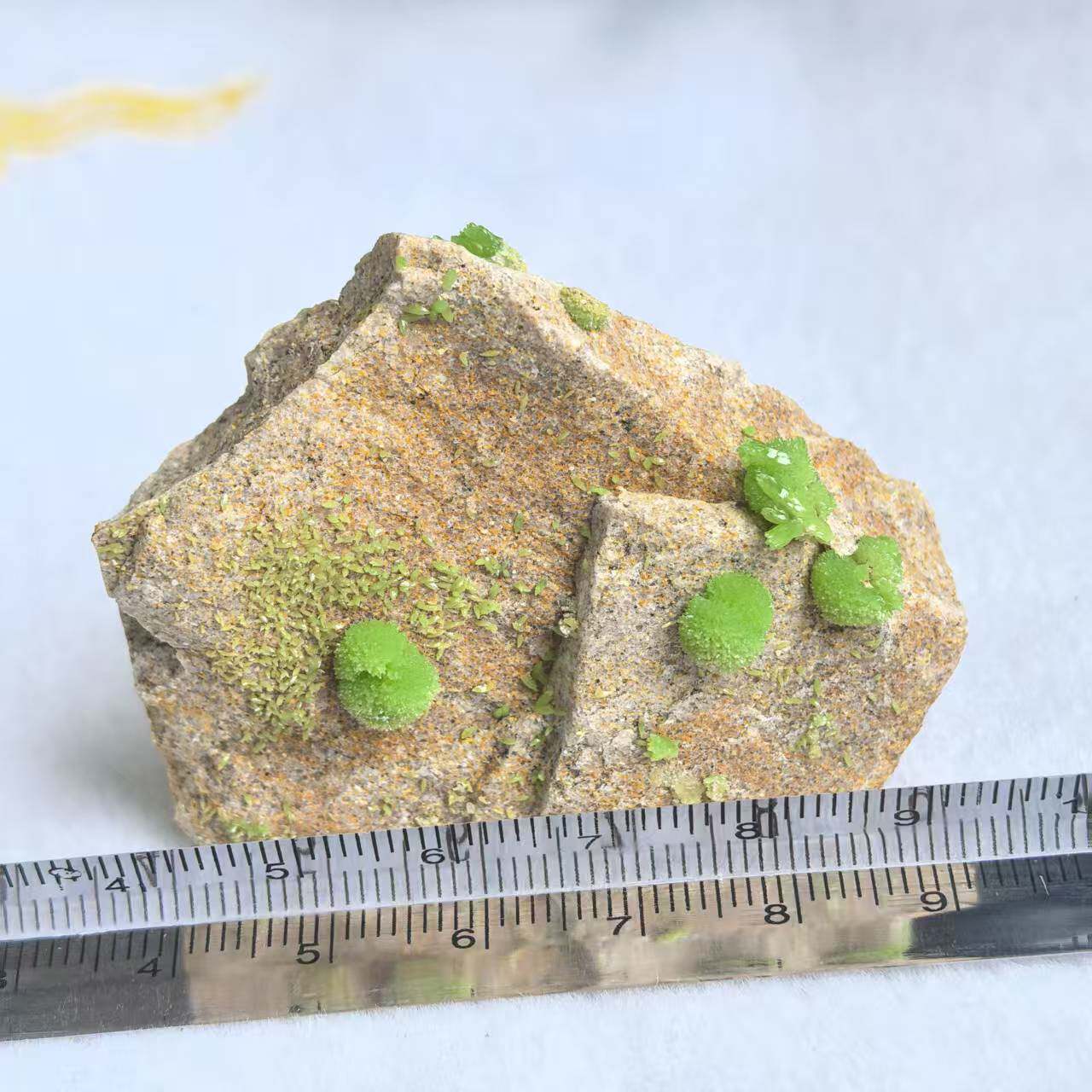 天然广西磷氯铅矿矿标 矿物收藏小精品 晶体颜色漂亮 造型可爱