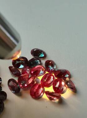 水平定向提拉法HOC法合成变石A03BA-5 培育亚历山大石 包体典型