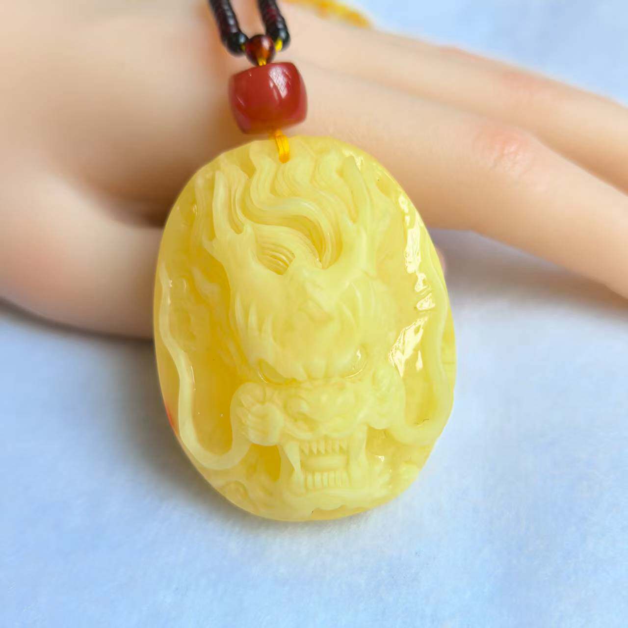 22g收藏级精品蜜蜡龙牌 玉雕大师刘柏清作品 满蜜白花蜡 雕工精湛