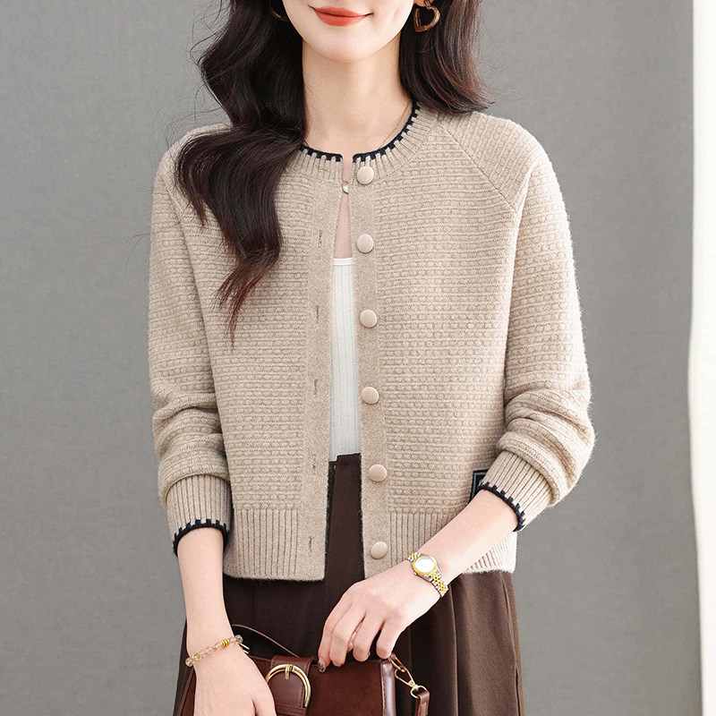 通勤穿搭春秋羊毛衫女圆领针织开衫中年妈妈短款纯色洋气时尚外套