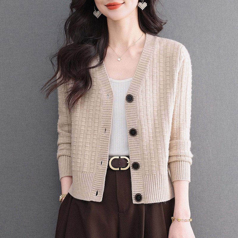 轻奢风V领羊毛针织开衫女春秋百搭中年妈妈装短款小个子毛衣外套