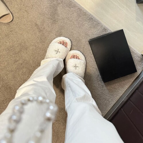 甜小姐潮流女鞋毛毛拖十字扣白色拖鞋厚底一字拖白丝绒毛毛拖鞋