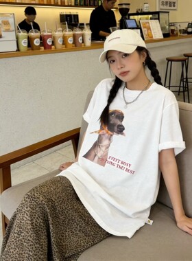 皇冠2026夏季宠物狗英文印花时髦百搭欧美风竹节棉大版短袖T恤女
