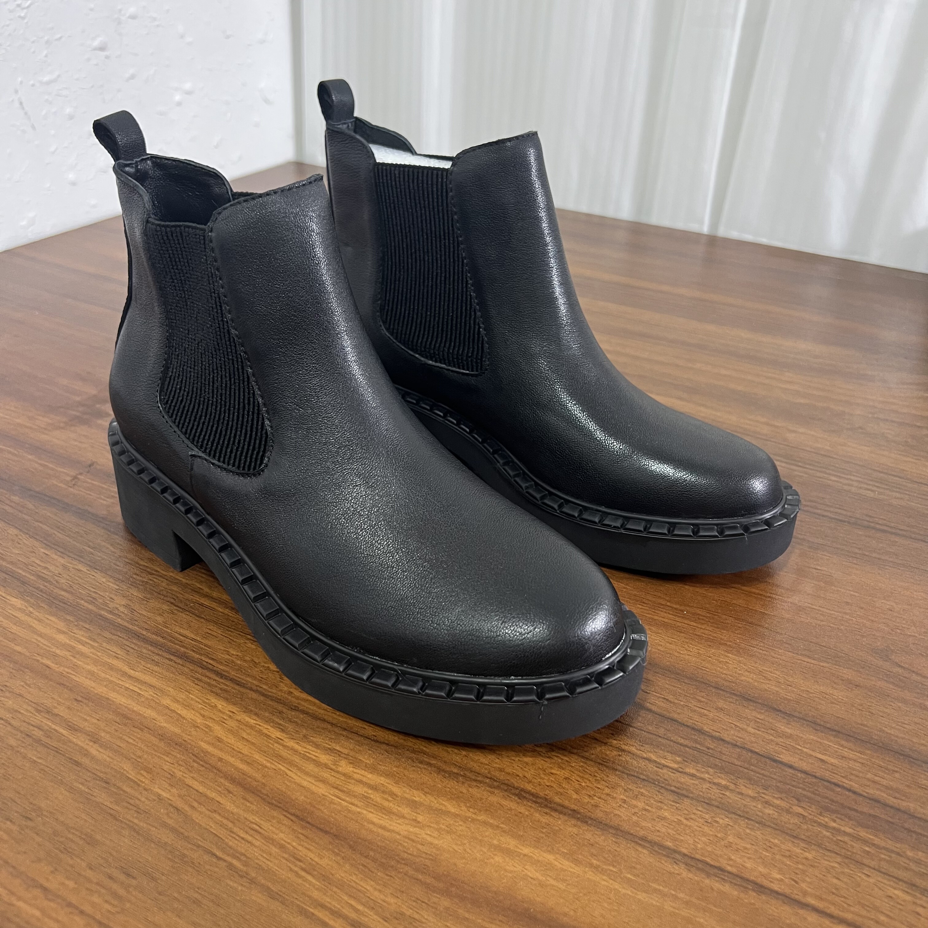 东莞高品马皮中跟全皮保暖切尔西短靴秋冬欧货重工手工女百搭女鞋