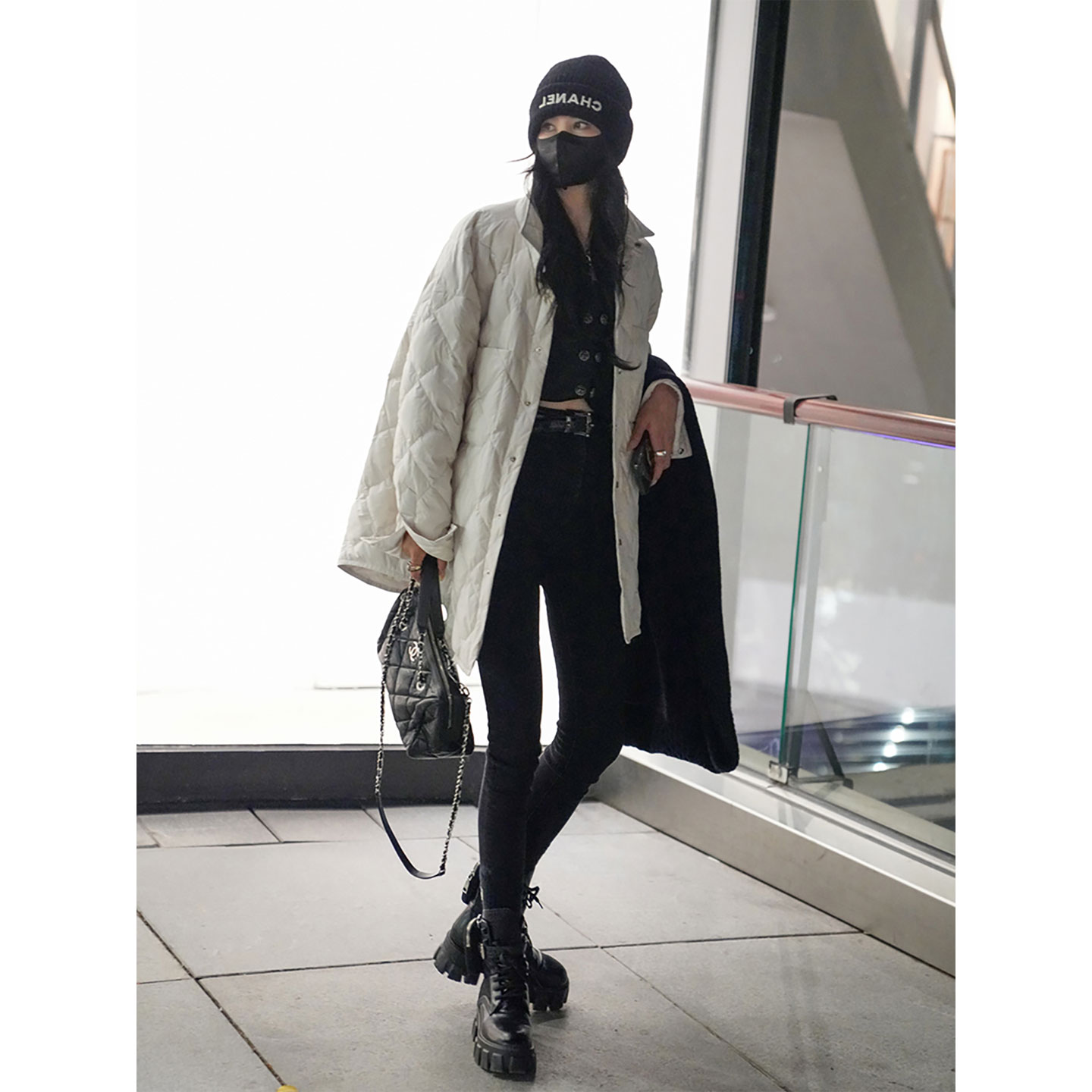 慵懒风韩系翻领菱格羽绒外套女秋冬新款中长款宽松浅白轻薄羽绒服