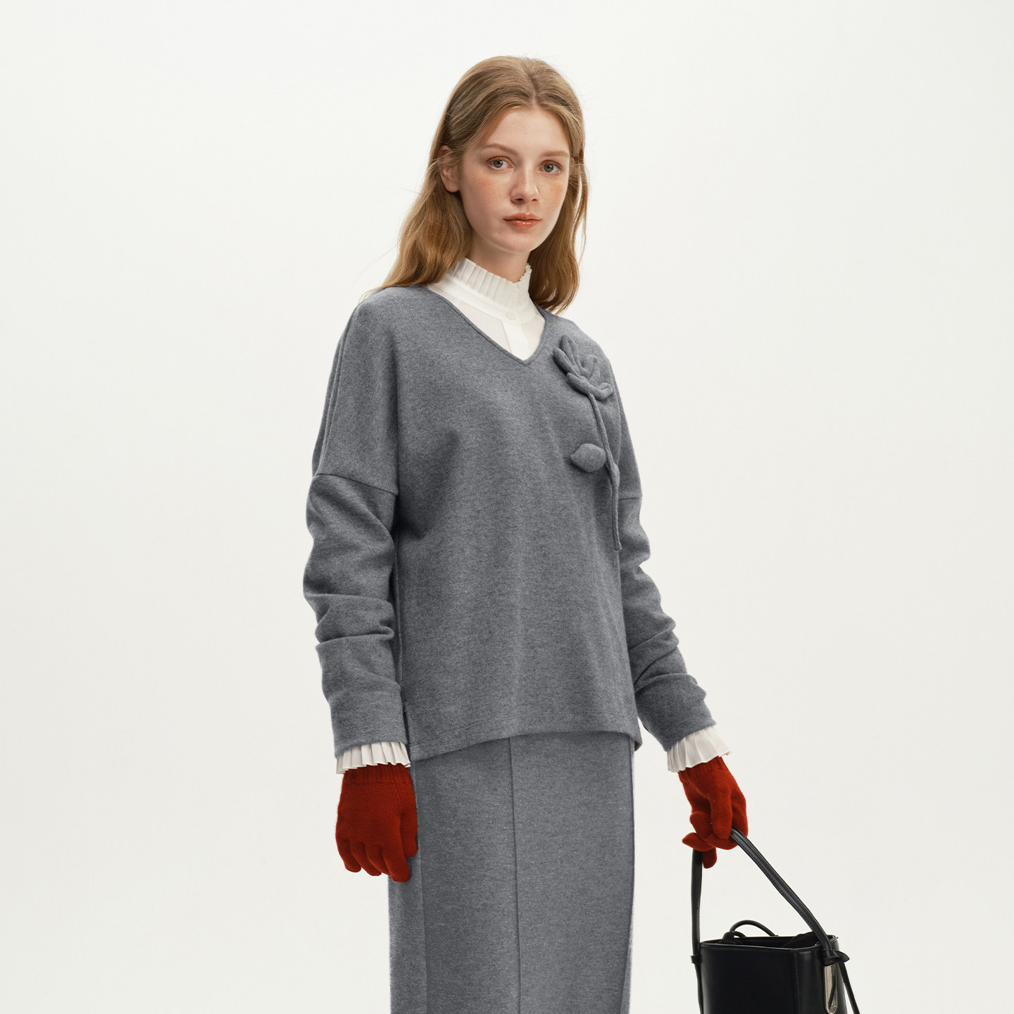 艺之卉羊毛天丝立体花朵设计针织上衣卫衣2025秋新品