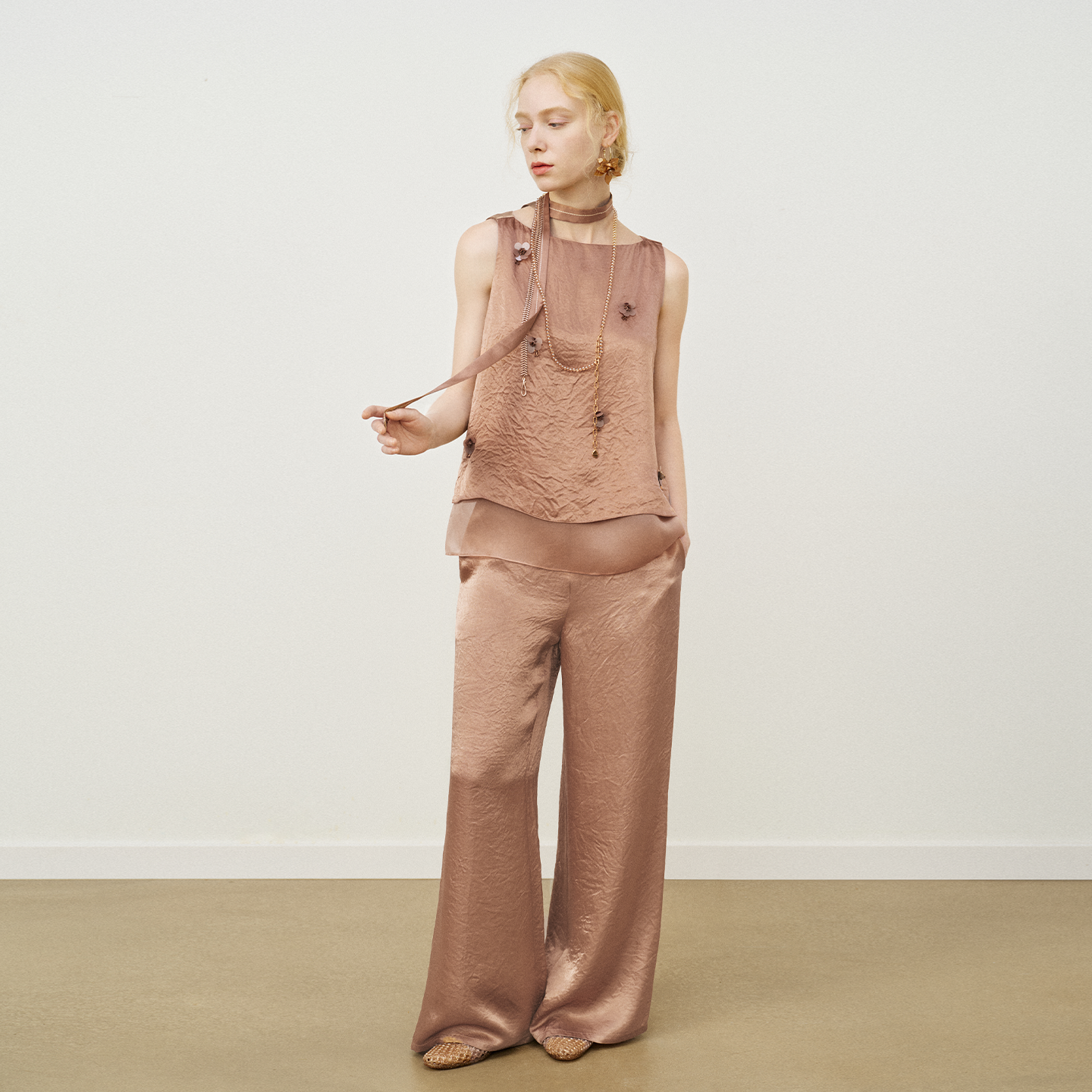 艺之卉慢生活100醋纤褶皱肌理感阔腿裤缎面休闲裤2026春新款