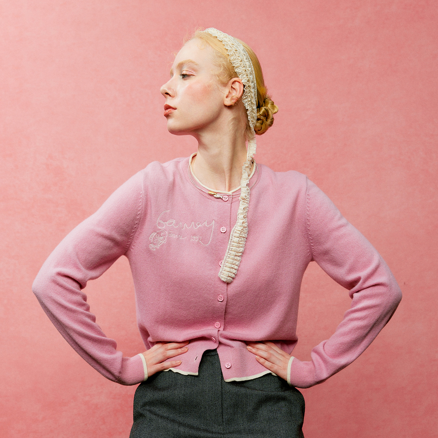 刺绣装饰针织开衫柔软拼色针织衫