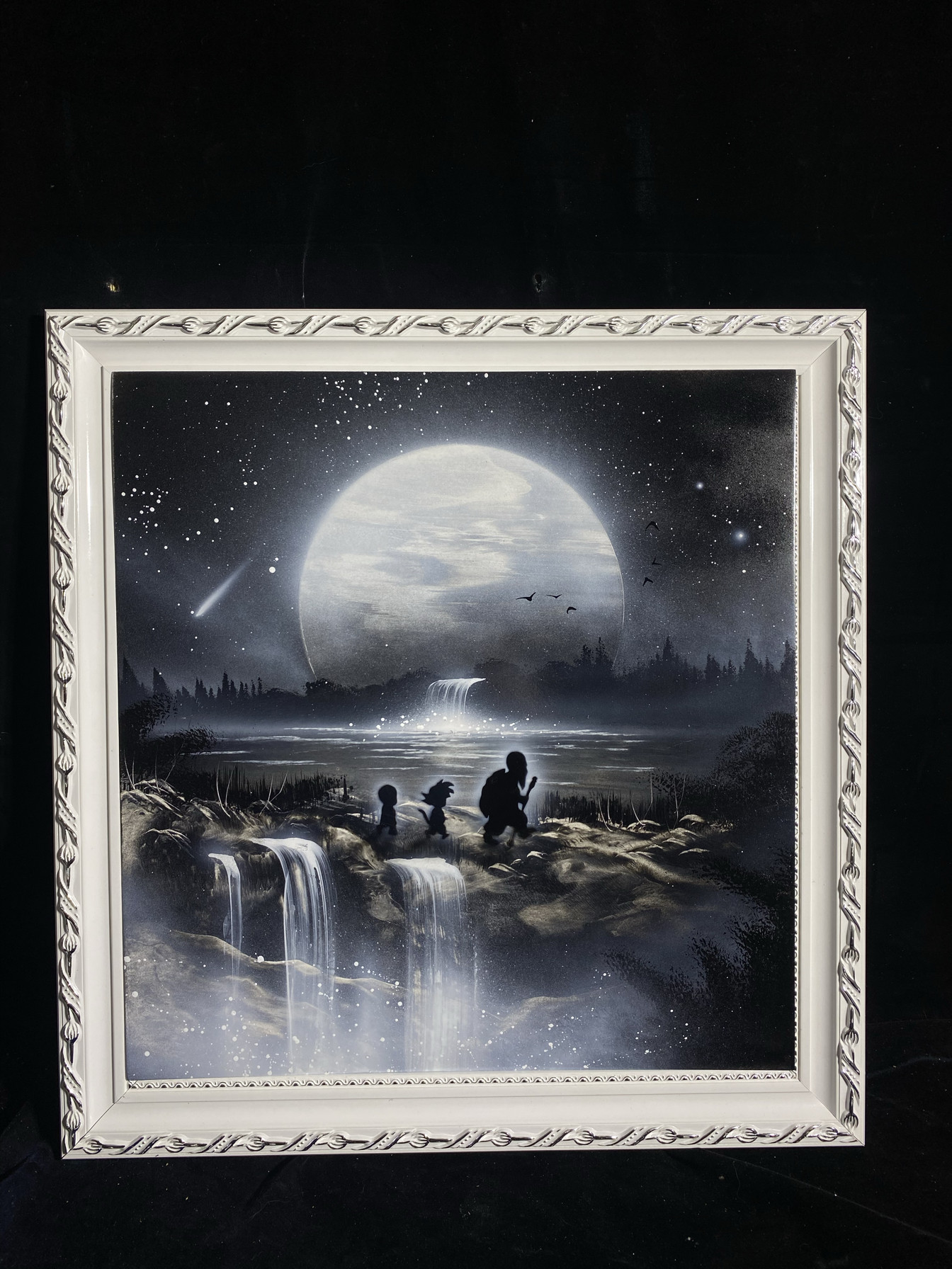 黑白色龙珠风景喷漆画