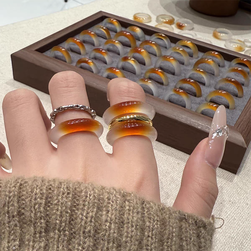 白月光马料白玉髓男女情侣素圈戒指灰色一口糖玛瑙玉石尾戒配饰