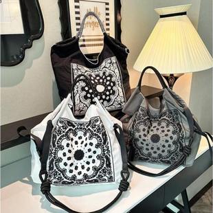 日本代购 chain腰果花刺绣购物袋环保袋旅游斜挎手提单肩包包 ball