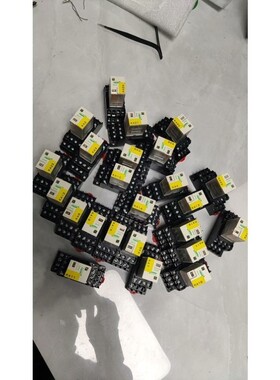 议价继电器RXM4LB2中间继电器。实物拍摄