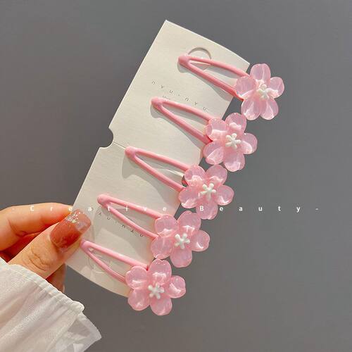 日系和风粉色樱花发夹少女