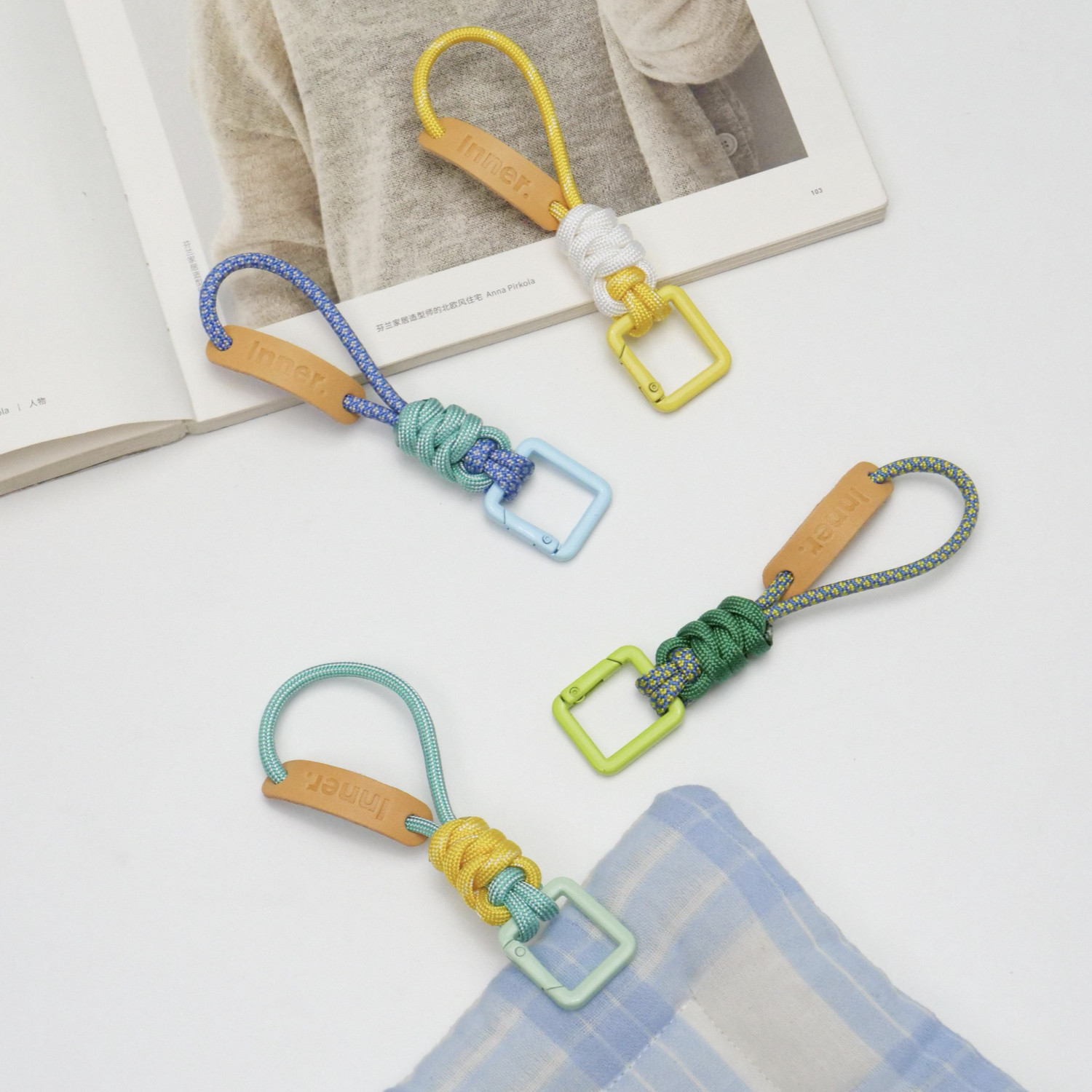 里面LM｜马卡龙方形钥匙扣挂绳皮质防丢便携车钥匙链奶嘴小挂件