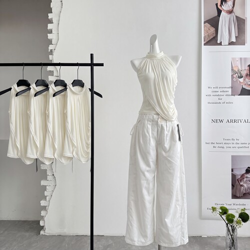 ifashion清冷高级感小高领褶皱无袖挂脖上衣女夏季新款外穿小背心