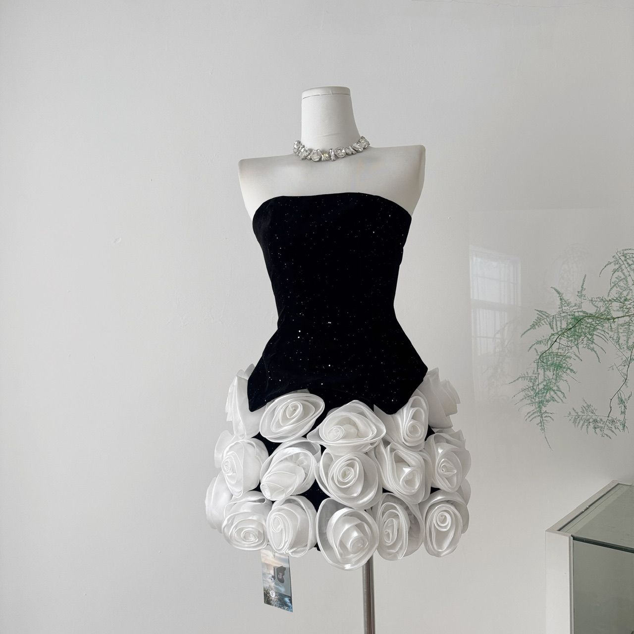 重工奢华抹胸收腰花朵高级套装连衣裙小众设计绝美宴会派对小礼服