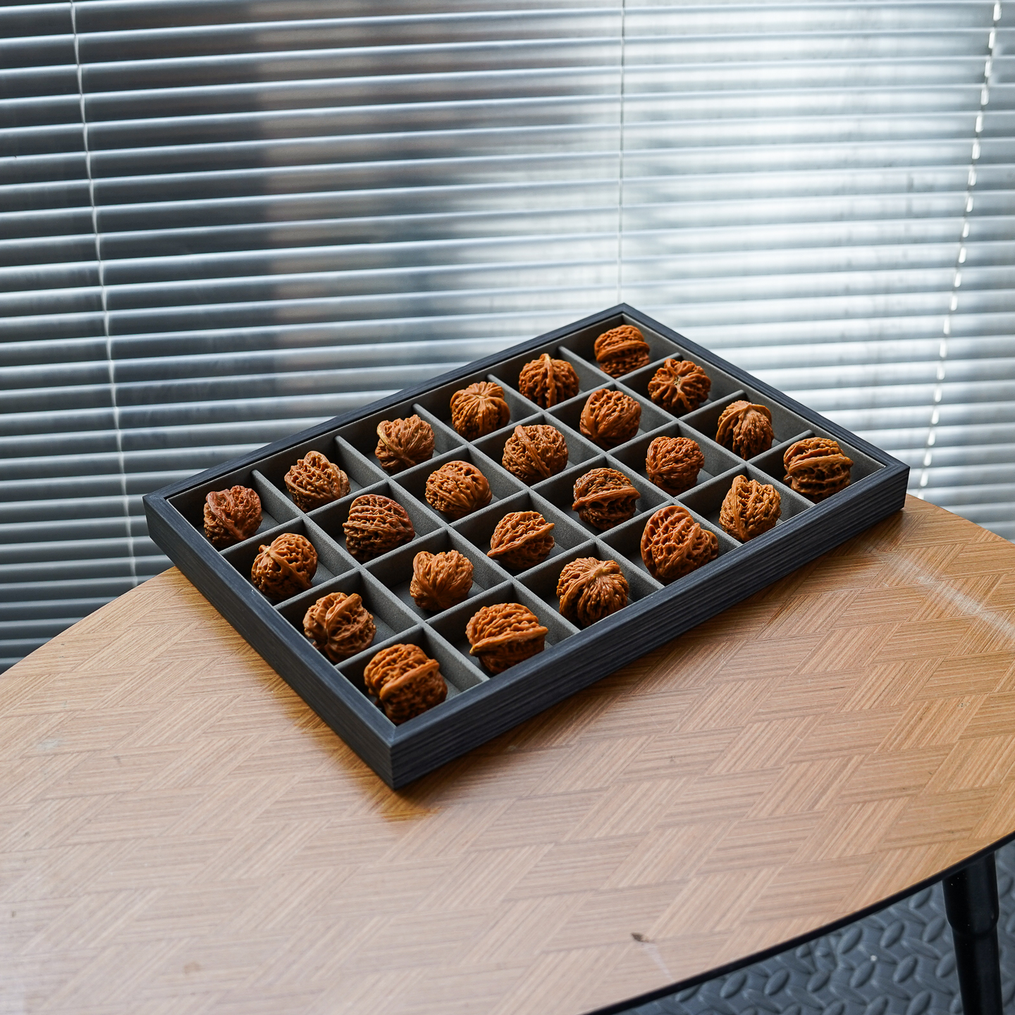 24位黑胡桃木纹收纳盘