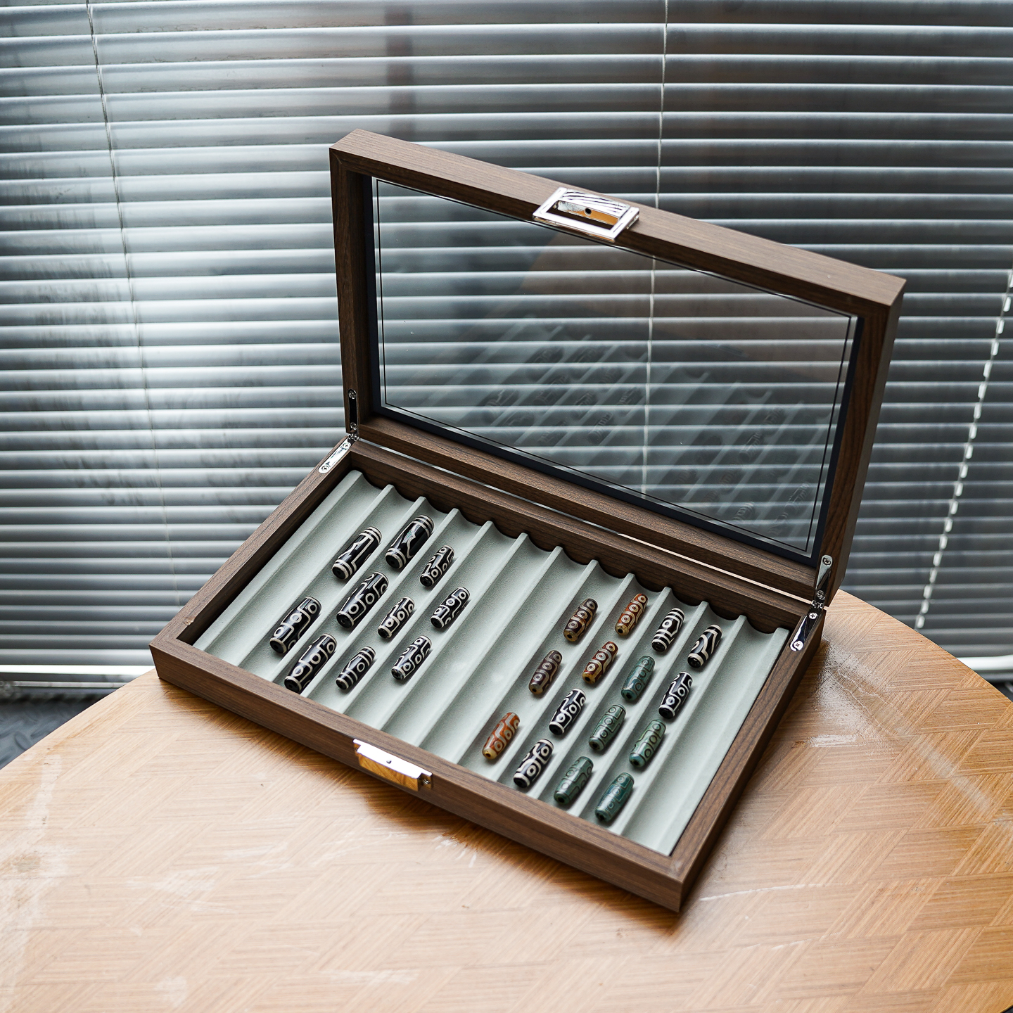 新款黑胡桃木纹九眼天珠玛瑙首饰盒多格带盖防尘文玩吊坠收纳盒子