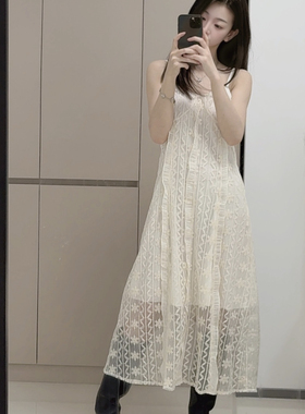Lua 度假法式复古温柔吊带连衣裙女夏气质显瘦刺绣白色长裙子米色