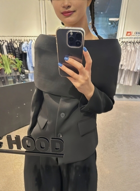 25春季新款简约气质设计师款可脱卸一字领裹肩两件式西装外套女士