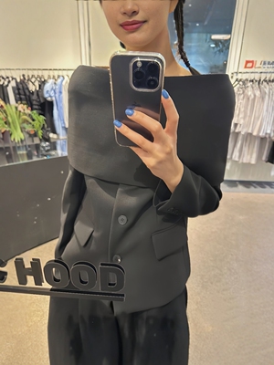 25春季新款简约气质设计师款可脱卸一字领裹肩两件式西装外套女士