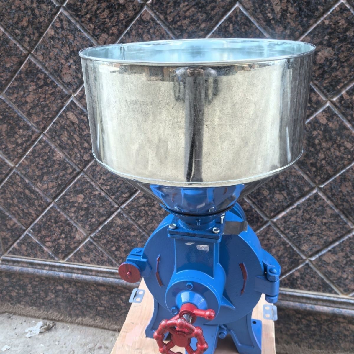 莲湖双城250型干湿两用磨粉机  水塔糕磨浆机 五谷杂粮粉碎机