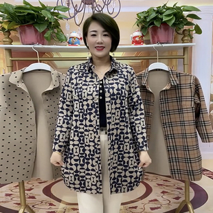中老年妈妈风衣春装新款气质女人40-50岁休闲花色网红中长款外套