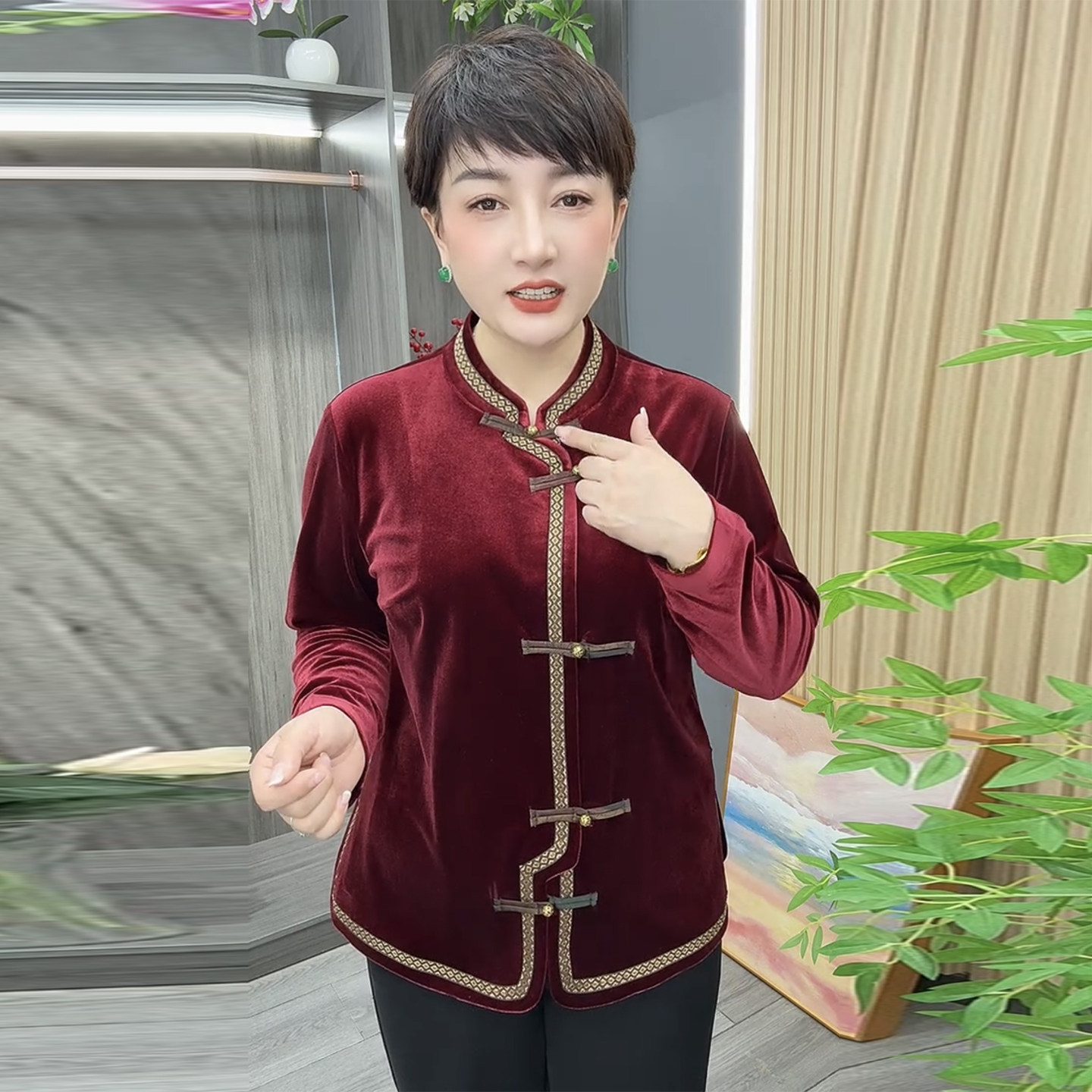 返潮国风改良旗袍外套中老年妈妈丝绒立领盘扣开衫红色显瘦小袄女