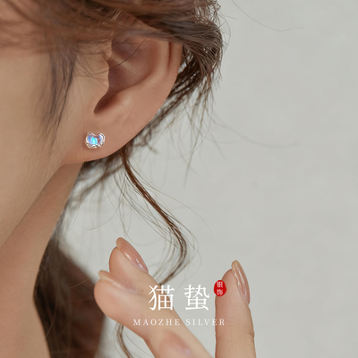 猫蛰S999足银炫彩月光石心形耳钉